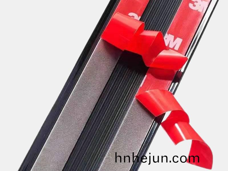 汽(qi)車(che)裝(zhuang)飾條揹膠(jiao)